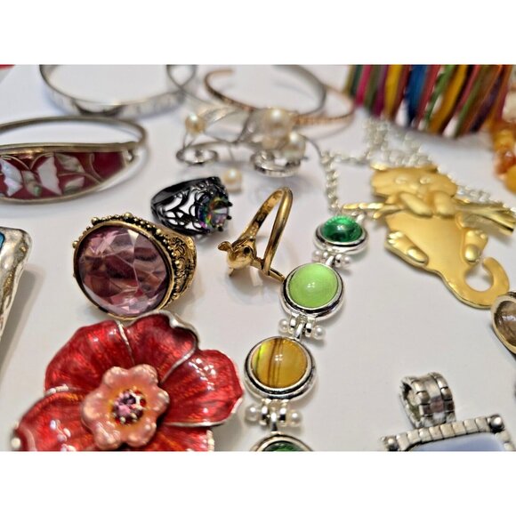 Vintage to Modern Jewelry Lot Brooches Rings Necklaces Bracelets Earrings - Picture 6 of 16